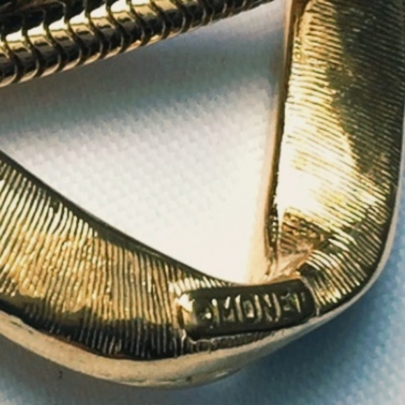 VTG MONET Gold and Black Enamel NECKLACE - Picture 6 of 10